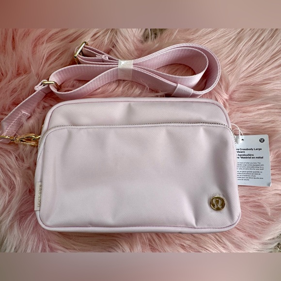 NWT Lululemon Everywhere Crossbody Bag 3L Large Blissful Pink/Gold MetalHardware - Picture 6 of 12